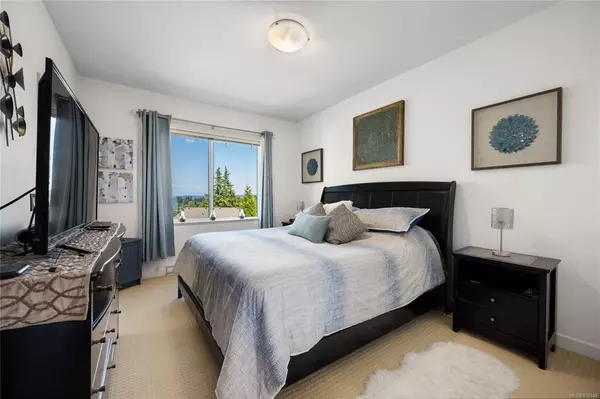 Nanaimo, BC V9R 0A4,835 Varsity Way #100