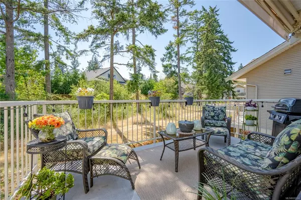 Nanaimo, BC V9R 0A4,835 Varsity Way #100