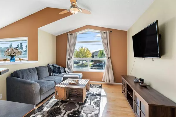 Calgary, AB T3K 5R1,346 Covewood CIR NE