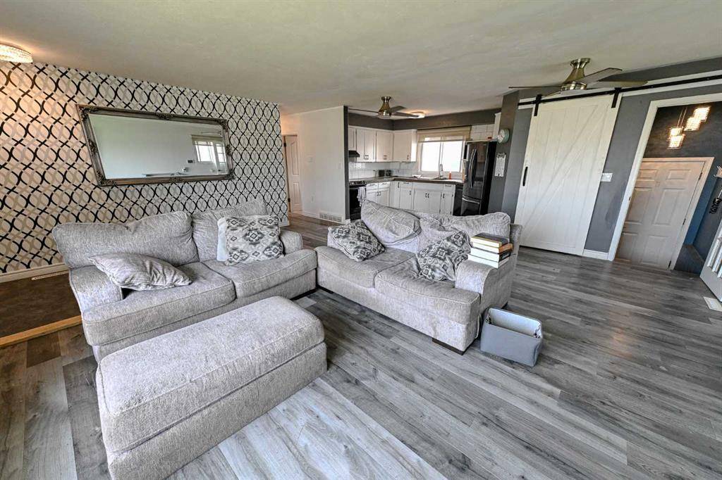 Grande Prairie, AB T8V 1T9,10423 111 AVE