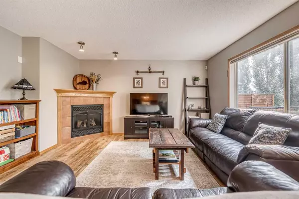 Airdrie, AB T4B 2Y8,585 Fairways CRES NW