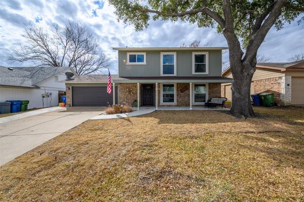 826 Foxwood Place, Lewisville, TX 75067