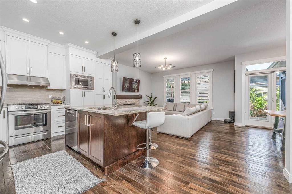Airdrie, AB T4B 3T6,1190 Coopers DR SW