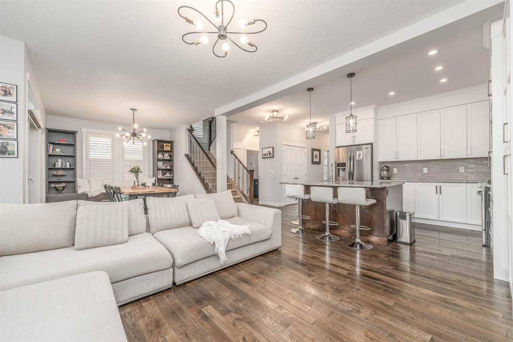 Airdrie, AB T4B 3T6,1190 Coopers DR SW