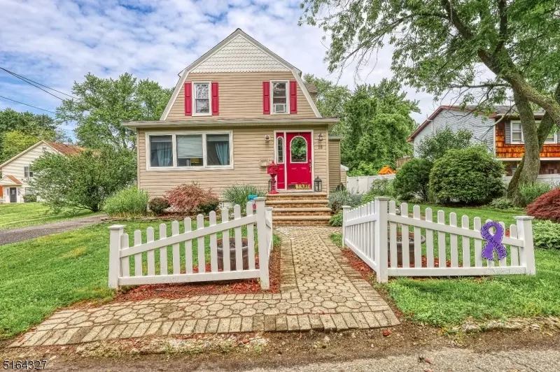 16 Grove St, Wanaque Boro, NJ 07465