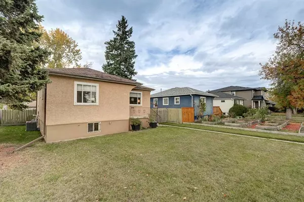 Calgary, AB T2E 1M3,616 17 AVE NE