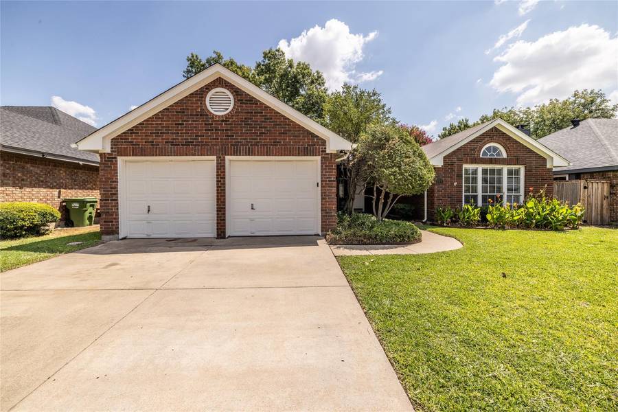 6908 Bernadine Drive, Watauga, TX 76148