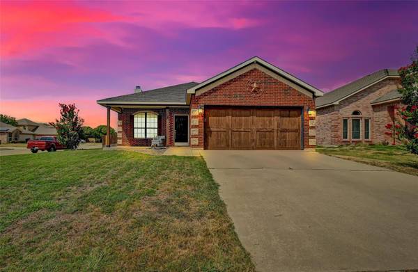 2001 Ridgeview Court, Sanger, TX 76266