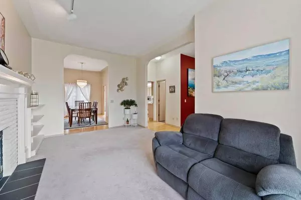 Calgary, AB T3A 4Y7,251 Hampshire PL NW