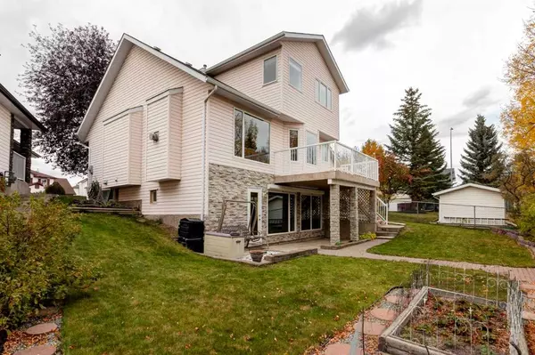 Calgary, AB T3L 1y1,208 Sceptre CT NW