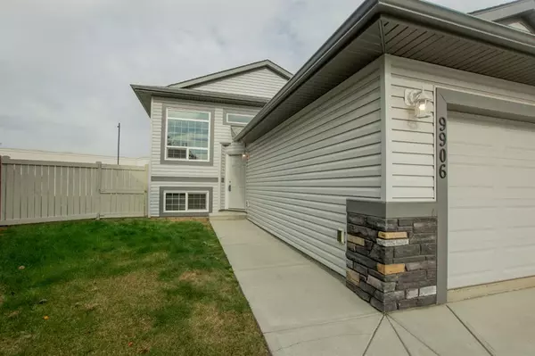 Grande Prairie, AB T8X 1T3,9906 90A ST