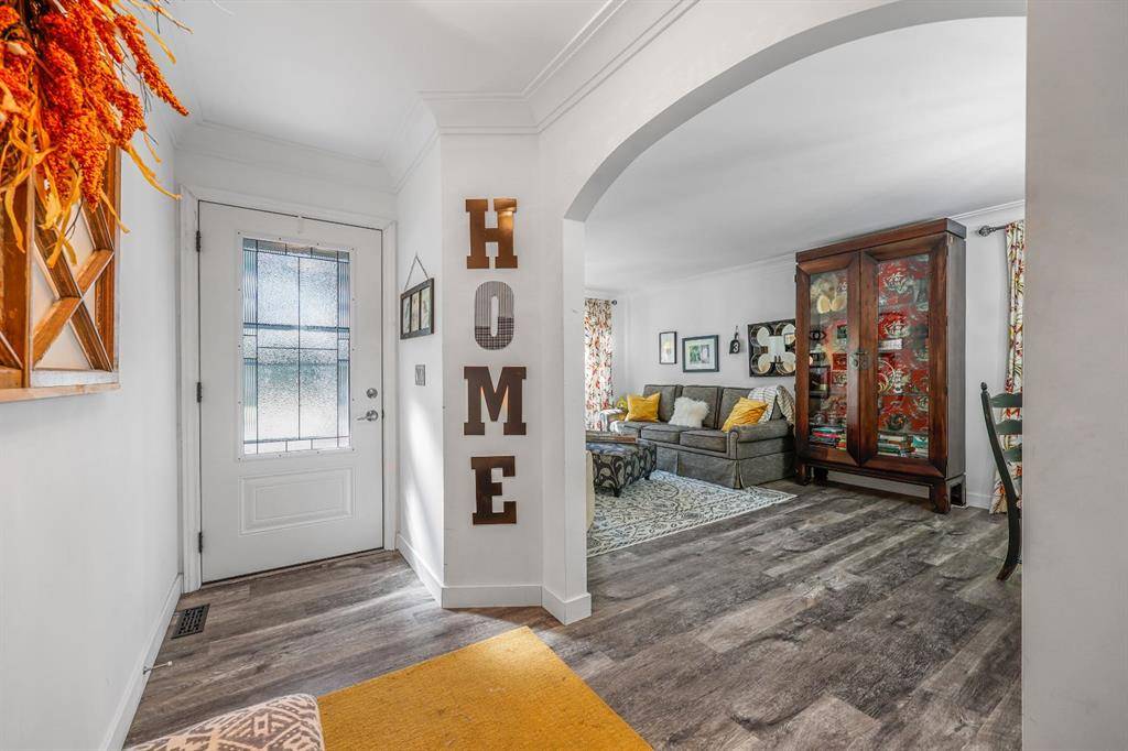 Calgary, AB T2X 1N8,119 Midland CRES SE