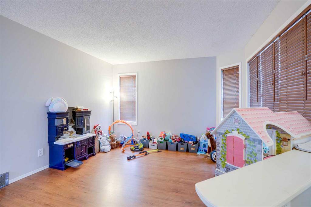 Calgary, AB T3K 4P9,220 Harvest Creek CT NE
