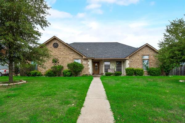 1204 Stonelake Drive, Cleburne, TX 76033