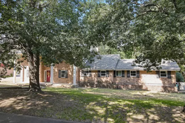 3327 Kiesthill Drive, Dallas, TX 75233