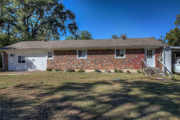 208 Miller Street, Mount Vernon, TX 75457