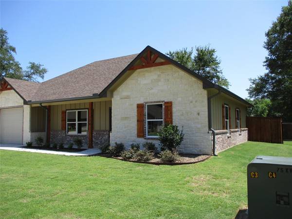 134 Pine Street, Emory, TX 75440