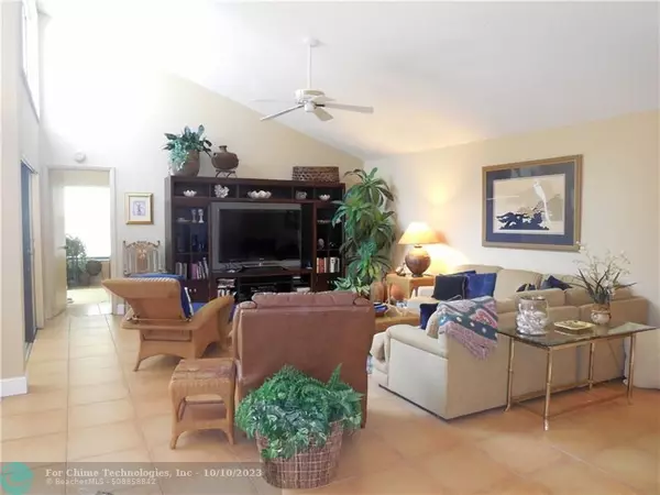 Deerfield Beach, FL 33442,602 Hollows Circle