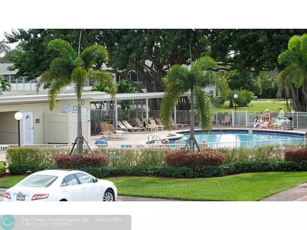 Deerfield Beach, FL 33442,220 Newport M  #220