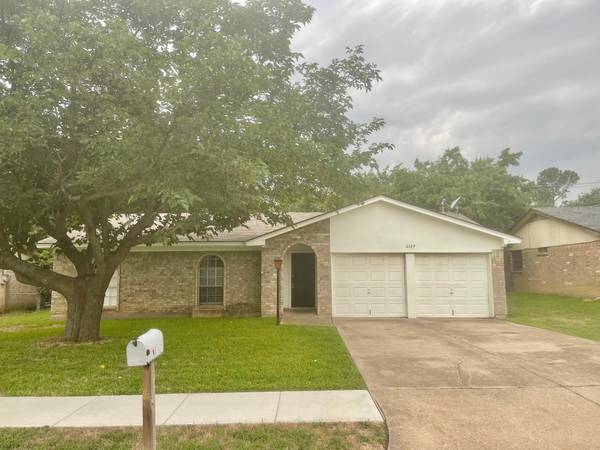 6529 Bernadine Drive, Watauga, TX 76148