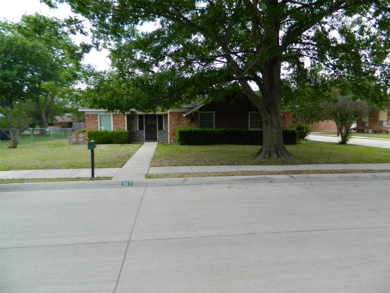 107 High School Drive, Waxahachie, TX 75165