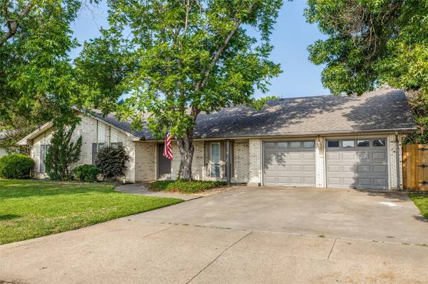 1914 Winewood Lane, Arlington, TX 76013