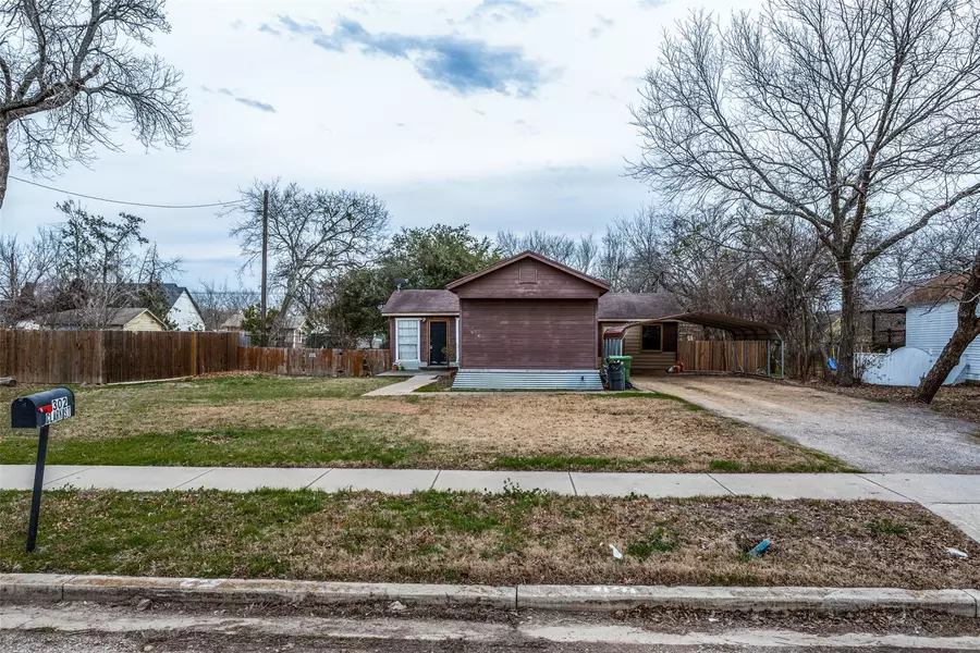 302 Clark Street, Italy, TX 76651