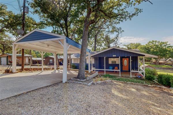 429 Shore Line Drive, Tool, TX 75143