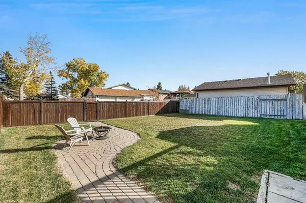 Calgary, AB T1Y4J2,44 Whitnel Close NE