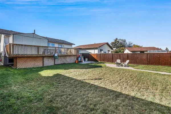 Calgary, AB T1Y4J2,44 Whitnel Close NE