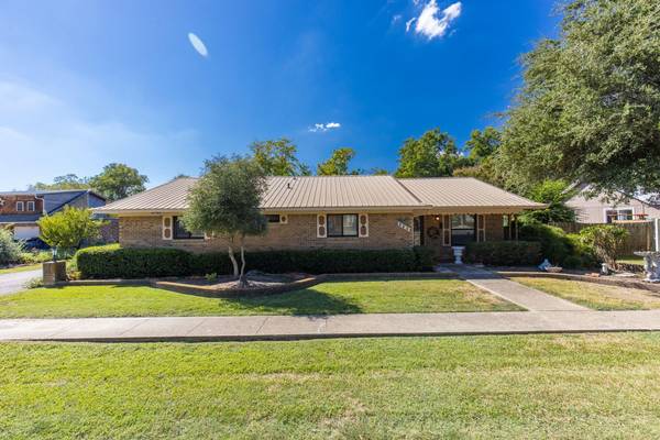 520 S Preston Street, Wolfe City, TX 75496