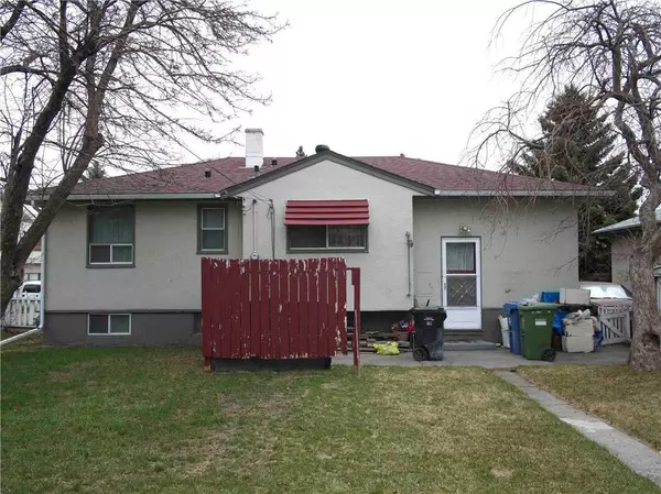 Calgary, AB T3C 1N6,1709 32 ST SW