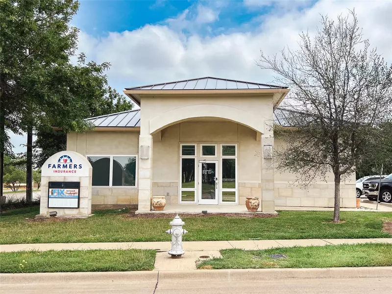 2100 NE Green Oaks Boulevard, Arlington, TX 76006