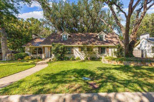 3808 Trailwood Lane, Fort Worth, TX 76109