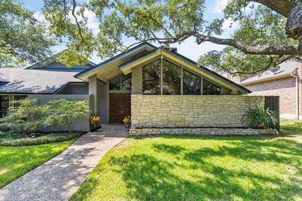 9328 Moss Farm Lane,  Dallas,  TX 75243