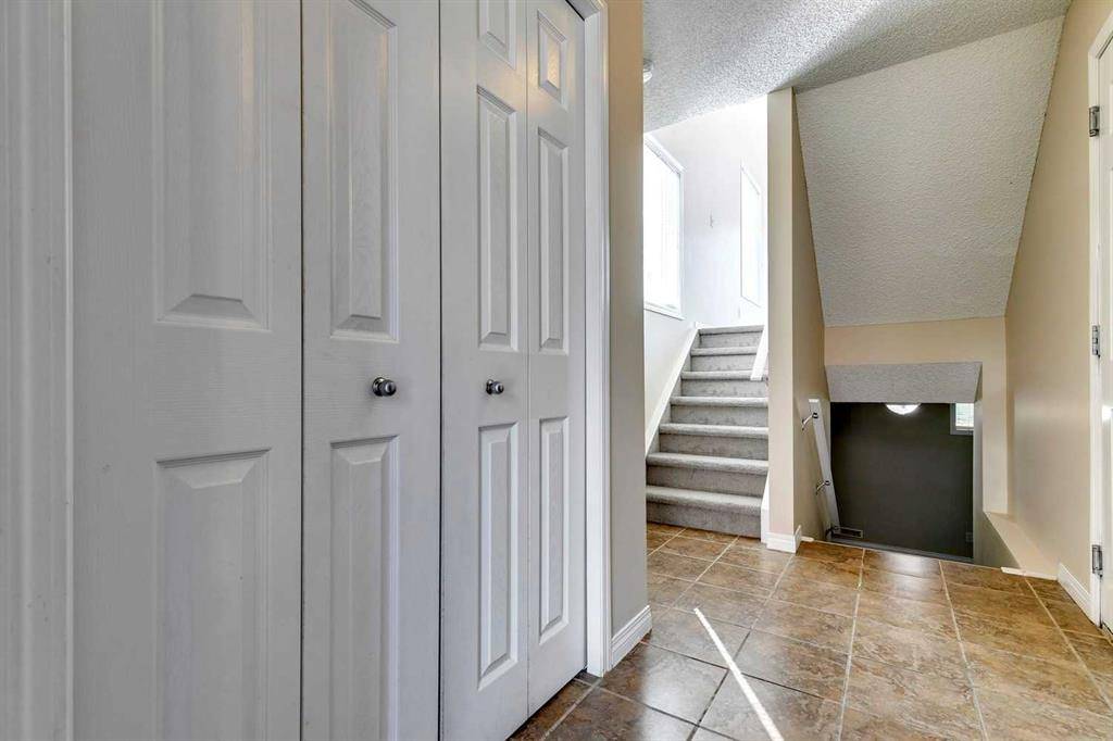 Calgary, AB T2Z 4S9,143 Copperfield LN SE