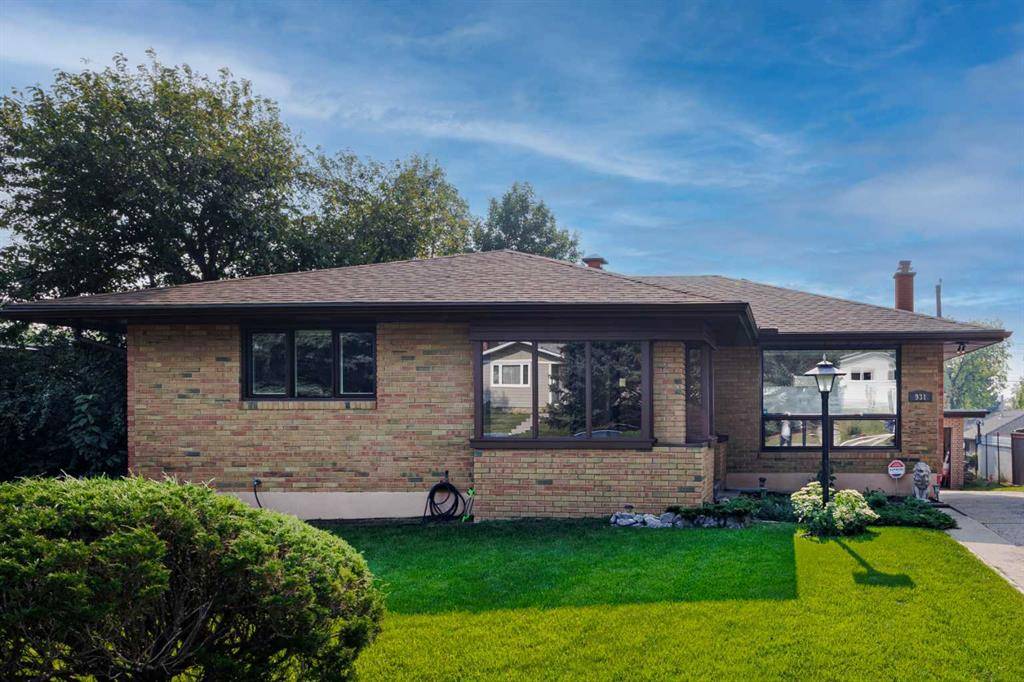 Calgary, AB T2K 3K6,931 Thorneycroft DR NW