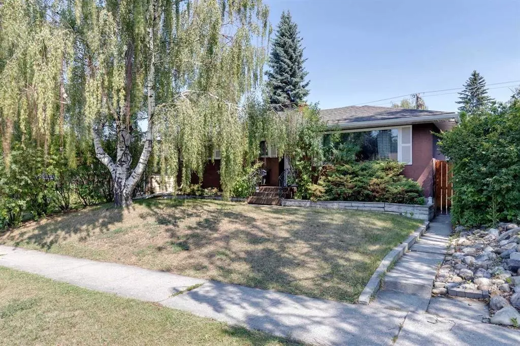 Calgary, AB T2H 0X7,7606 Fairmount DR SE