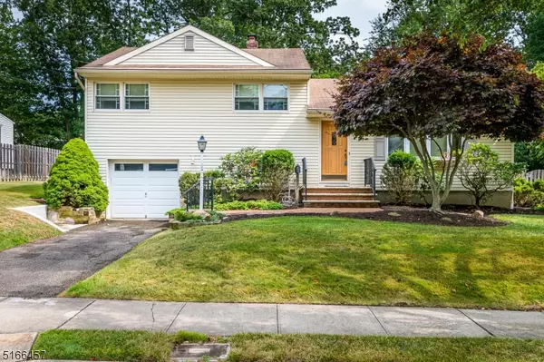 25 Woodside Ave, Metuchen Boro, NJ 08840