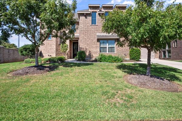 5425 Runnymede Court,  Arlington,  TX 76016