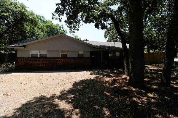 741 Bedford Court W, Hurst, TX 76053