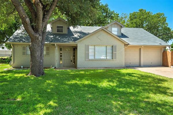 857 Dianna Avenue, Hurst, TX 76053