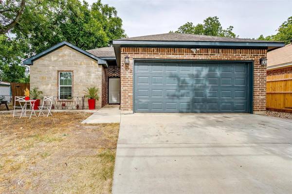 213 Saddle Road,  White Settlement,  TX 76108