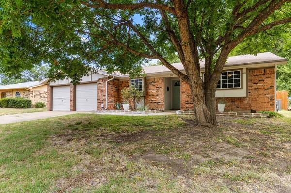 512 NW Sandra Lane, Burleson, TX 76028