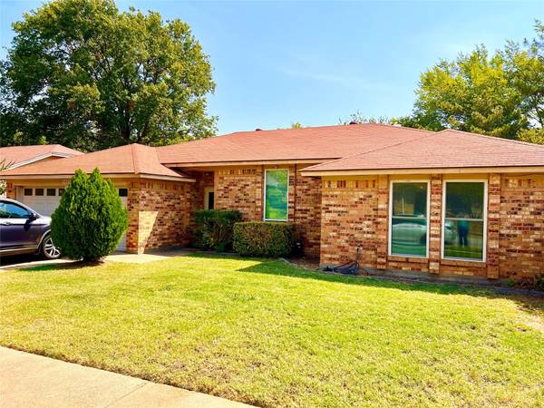 3425 Derby Circle, Bedford, TX 76021