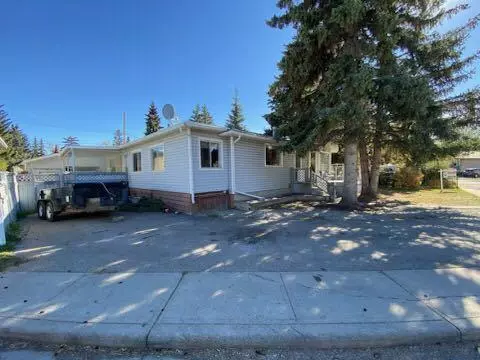 Calgary, AB T3B 2T6,8024 Bowlake PL NW