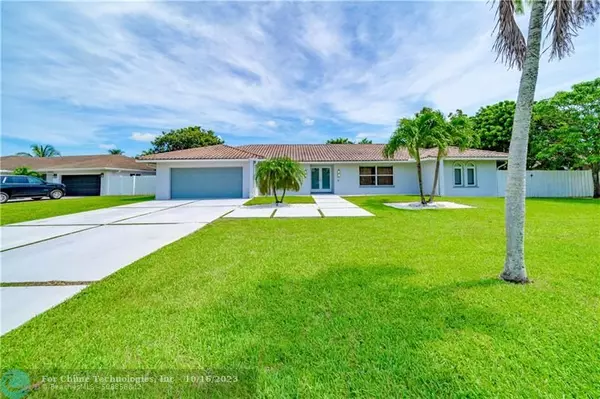 8551 Gatehouse Rd,  Plantation,  FL 33324