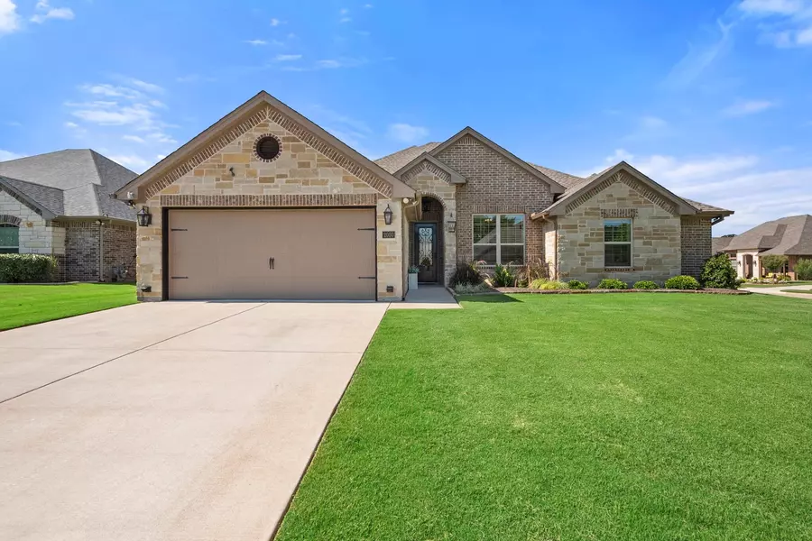 2050 Clive Drive, Granbury, TX 76048