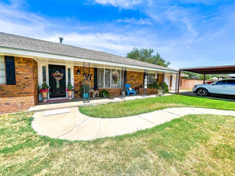 805 S 1st Street E, Haskell, TX 79521