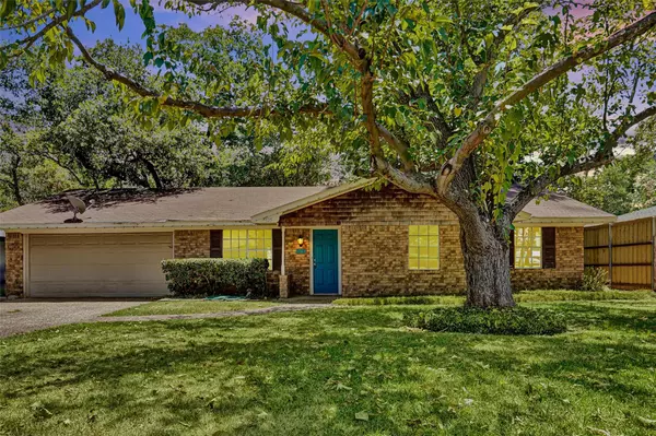 525 Oakridge Drive, Corsicana, TX 75110